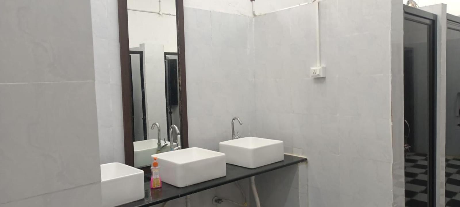 Abuzz Oxfordcaps Bannerghatta バンガロール エクステリア 写真